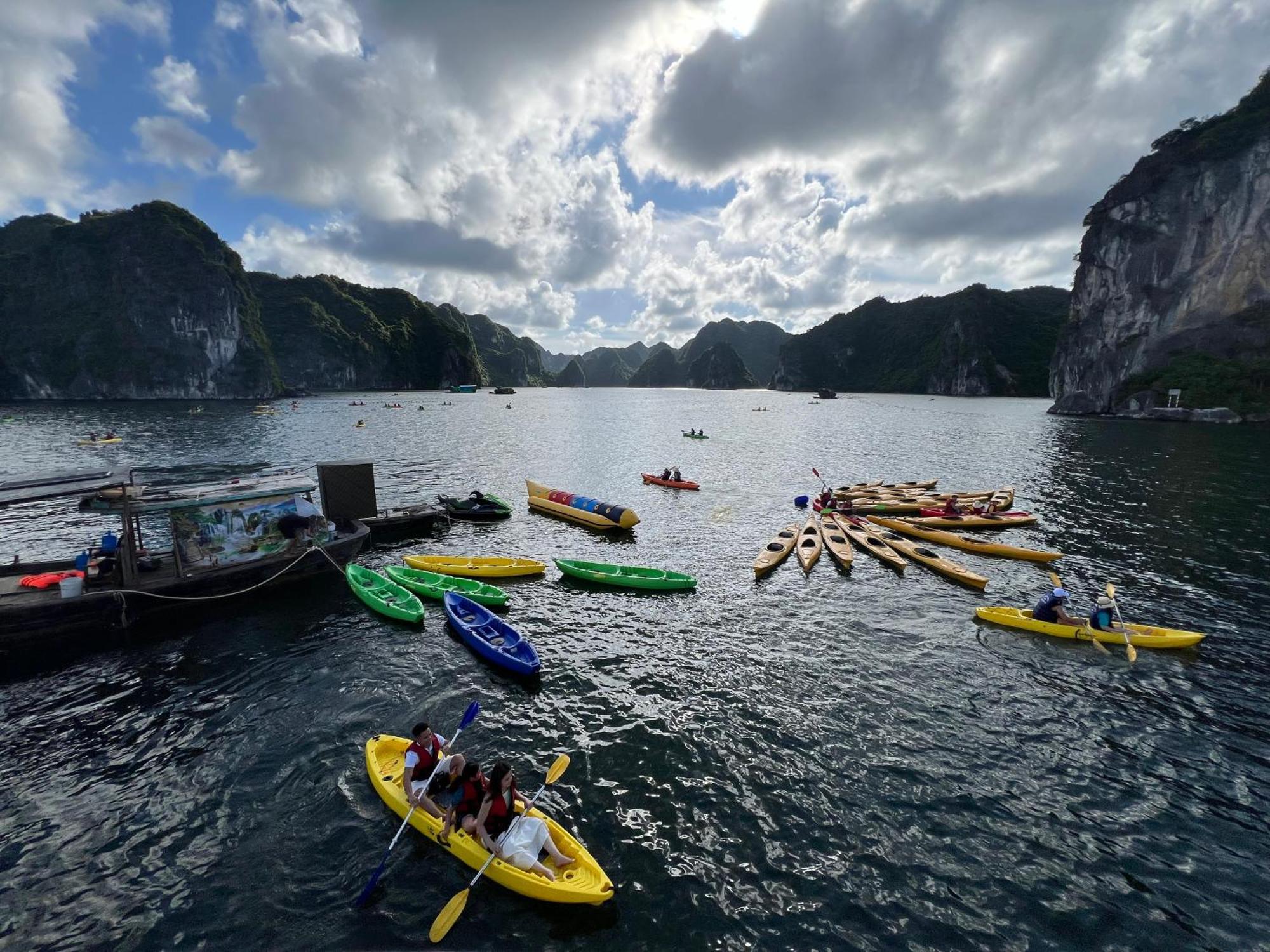 Mb Central Hotel Cat Ba Island ภายนอก รูปภาพ