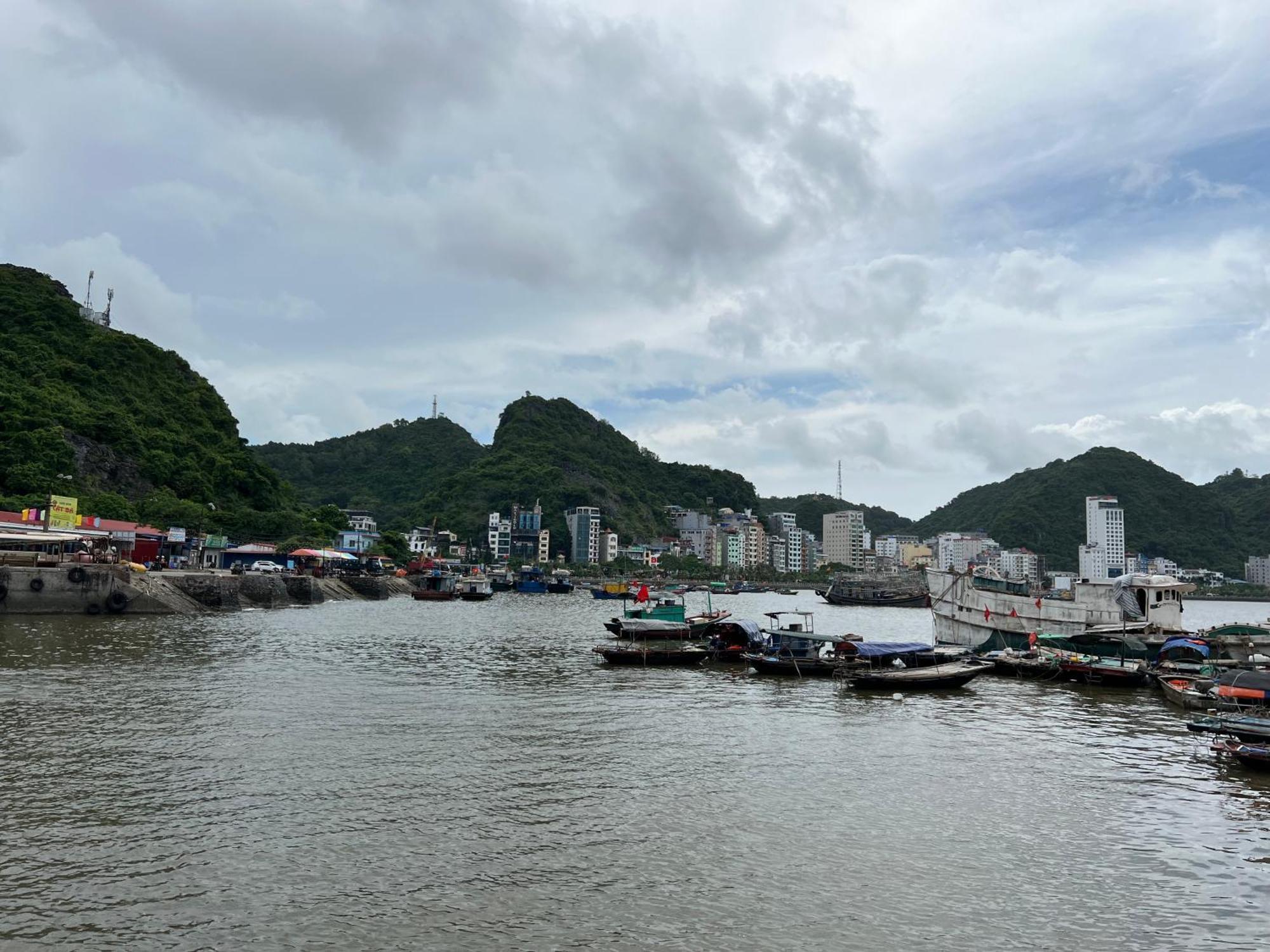 Mb Central Hotel Cat Ba Island ภายนอก รูปภาพ