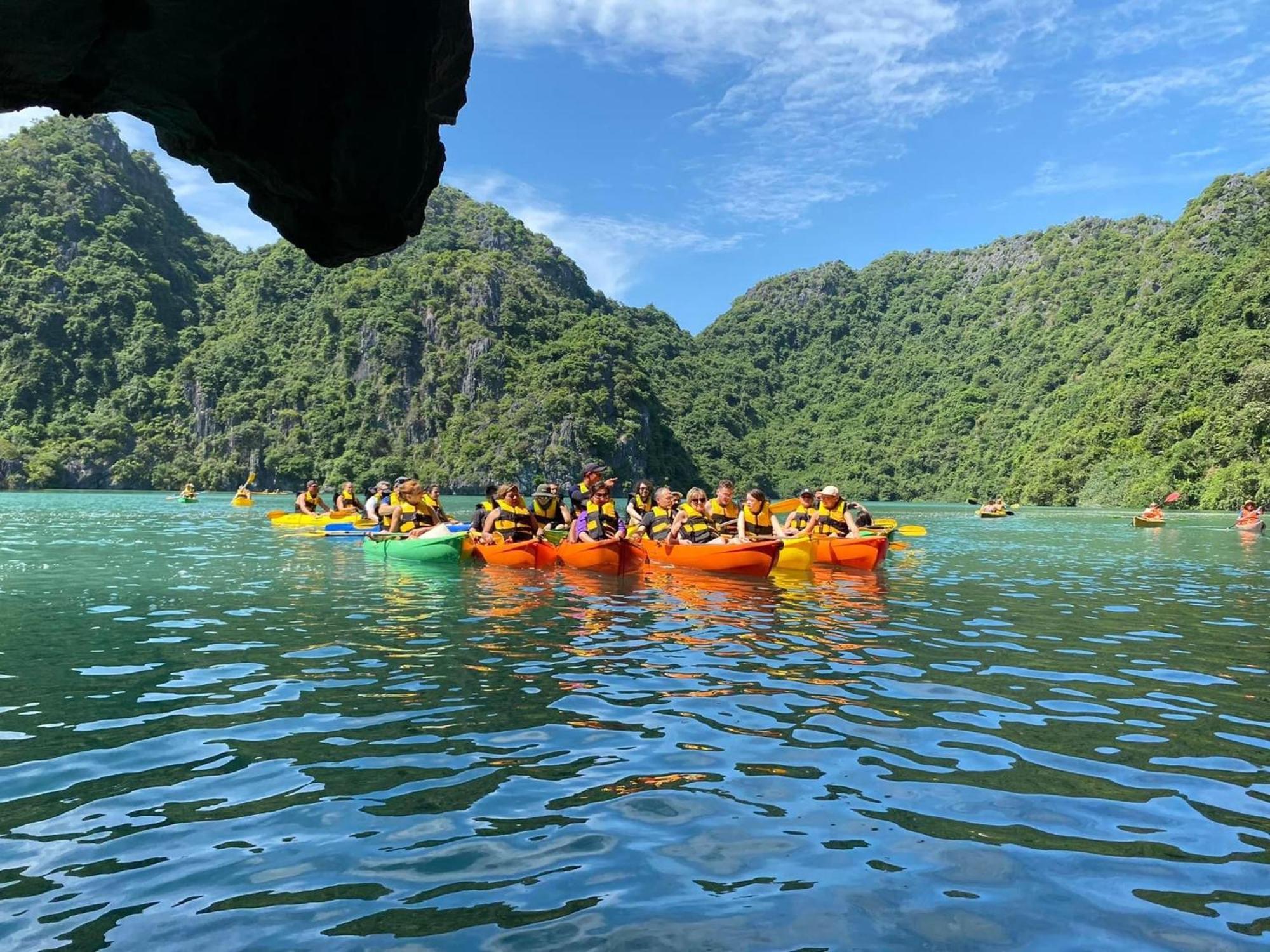 Mb Central Hotel Cat Ba Island ภายนอก รูปภาพ